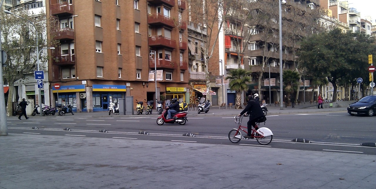 noticia_20150107_Barcelona_traslada_a_la_calzada_los_carriles_bici