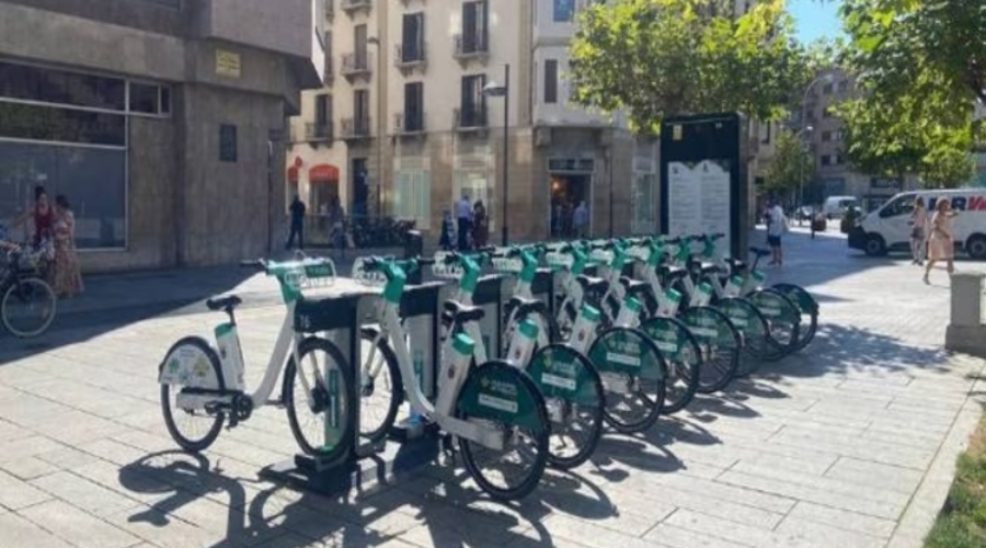 Aparcamiento de bicis eléctricas en Pamplona.